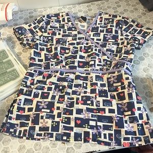 Cherokee XS Purple Flower Heart Short Sleeve V Neck Uniform Scrub Top